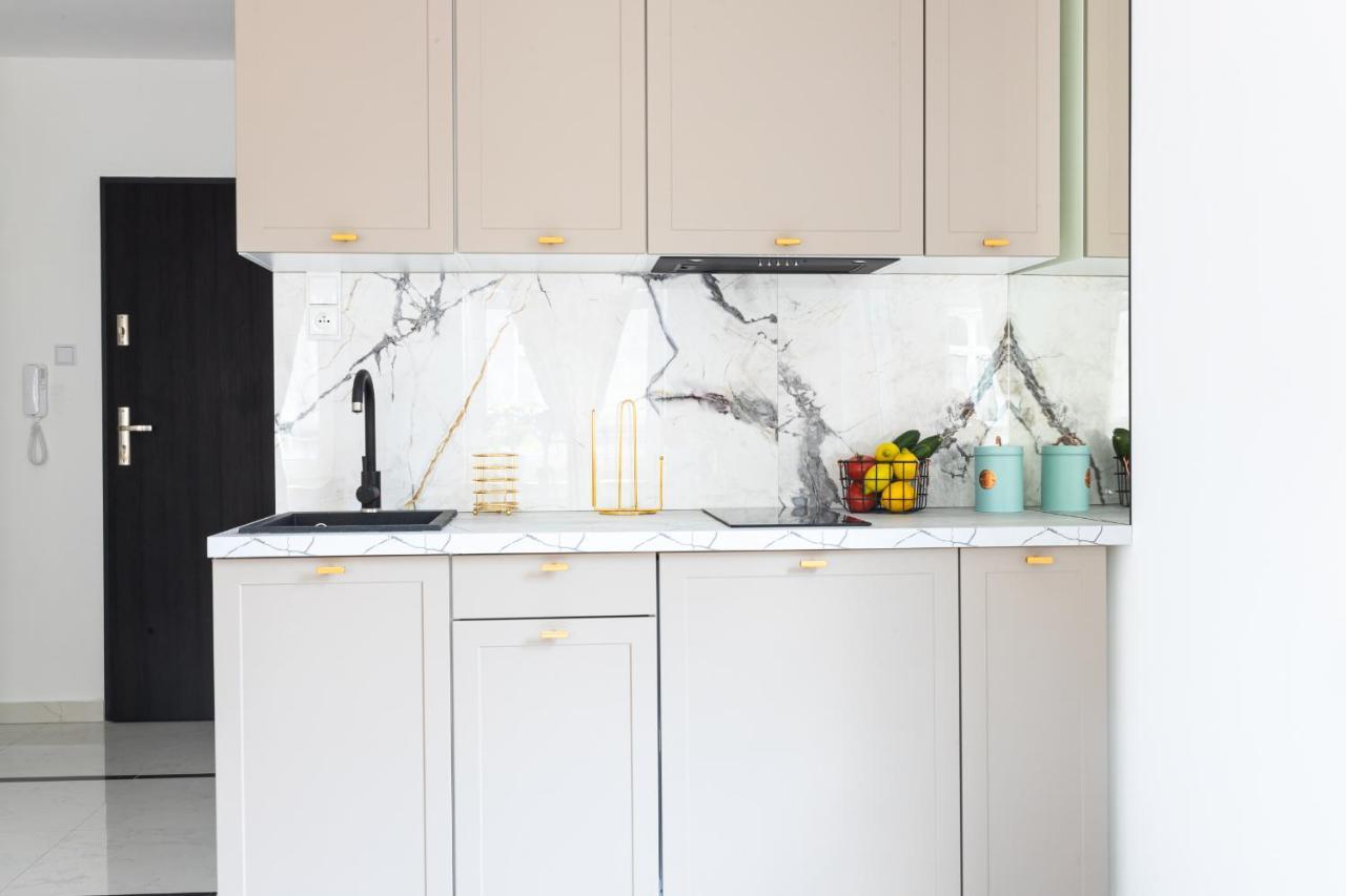 Moveen Corner South-east Exposition Apartment