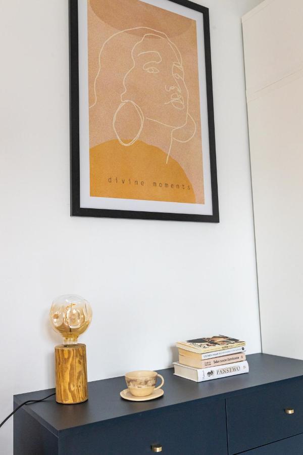 Moveen Corner South-east Exposition Apartment *