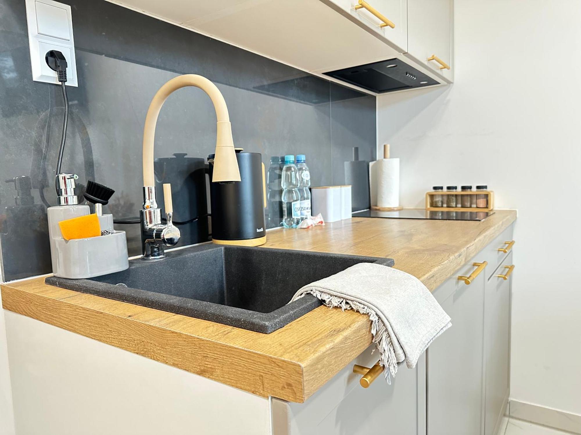 Moveen Corner South-east Exposition Apartment