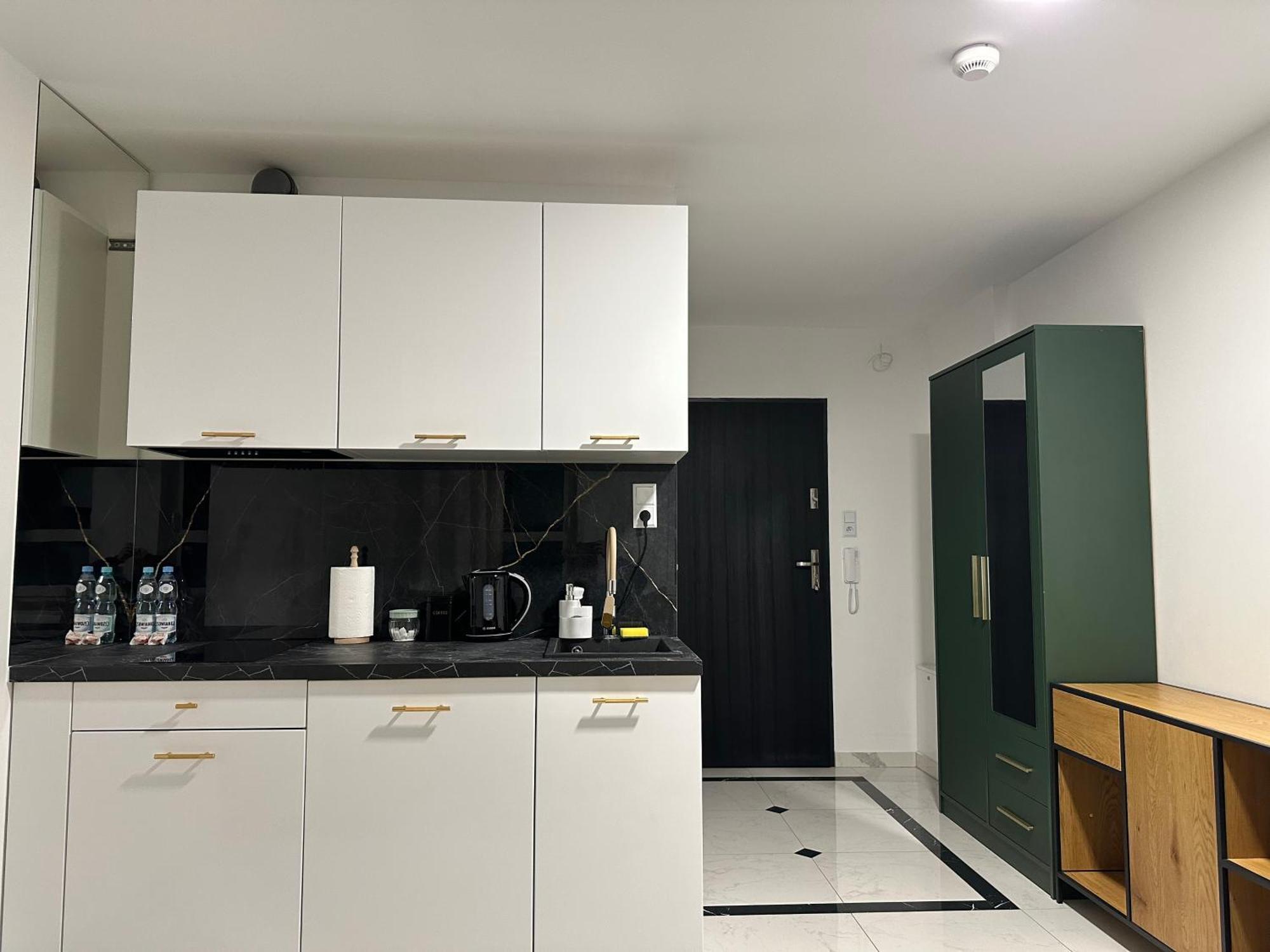 Moveen Corner South-east Exposition Apartment *
