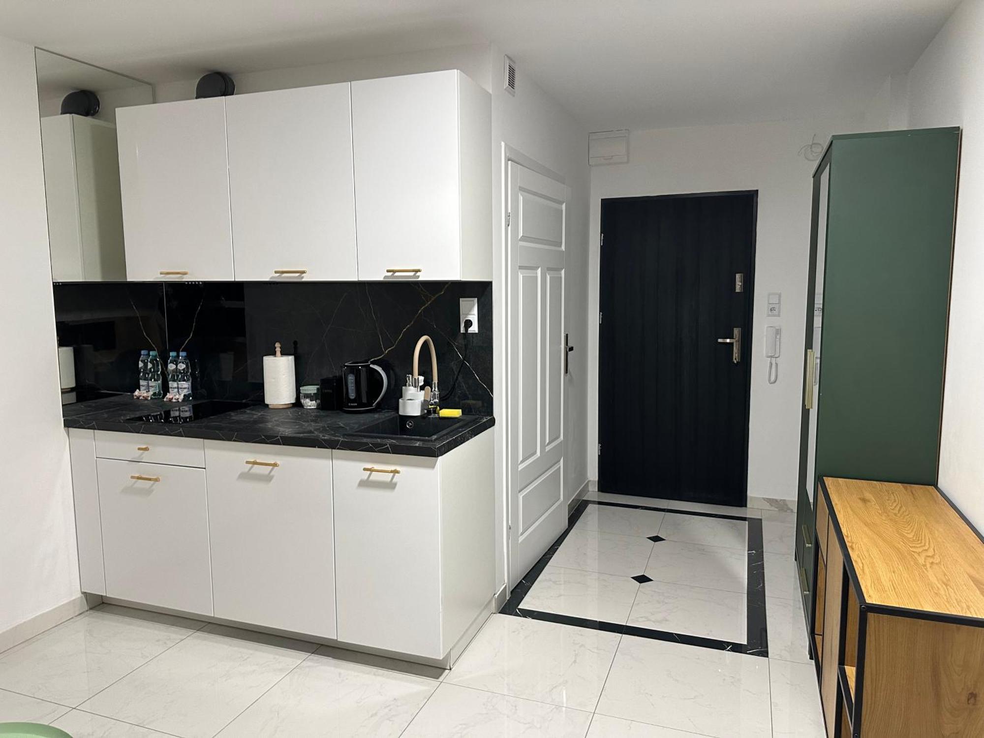 Moveen Corner South-east Exposition Apartment